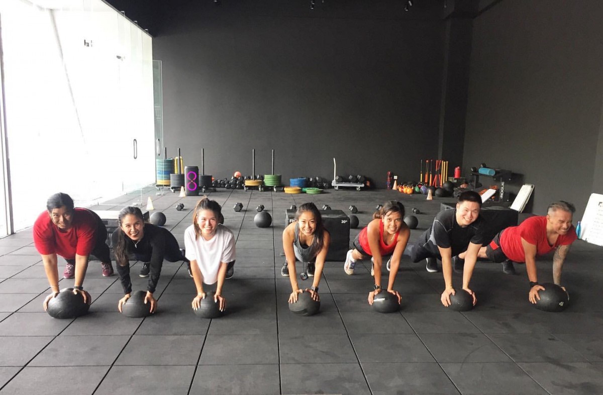 Berfoto usai berolahraga di Empire Fit Club Jakarta